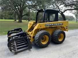 2004 DEERE 240