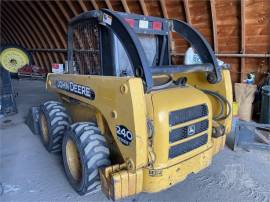 2003 DEERE 240 II