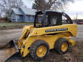 2000 DEERE 260