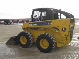 2005 DEERE 328