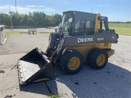 2017 DEERE 320E