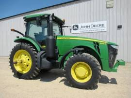 2011 John Deere 8235R