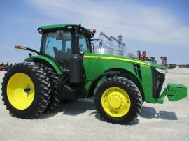 2013 John Deere 8235R