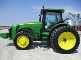 2013 John Deere 8235R