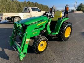 2017 John Deere 3032E