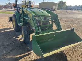 2017 John Deere 3046R