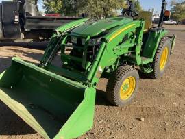 2017 John Deere 3046R