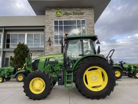 2021 John Deere 6135E