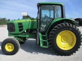 2011 John Deere 7330