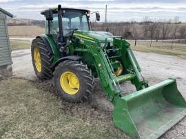 2018 John Deere 6105E