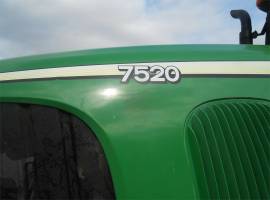 2007 John Deere 7520