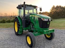 2016 John Deere 6105E