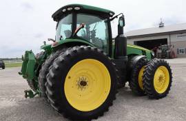 2016 John Deere 8270R