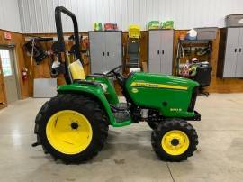 2017 John Deere 3032E