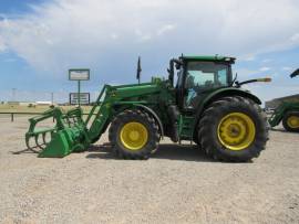 2015 John Deere 6215R