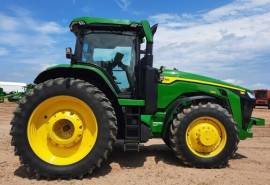 2021 John Deere 8R 250