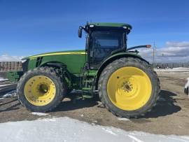 2011 John Deere 8260R