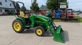 2013 John Deere 3033R