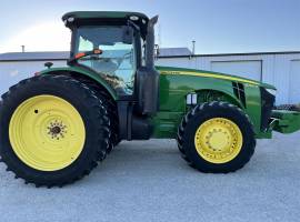 John Deere 8260R