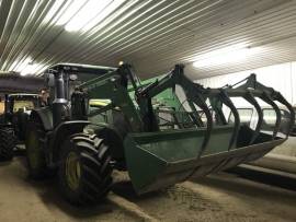 2016 John Deere 7210R