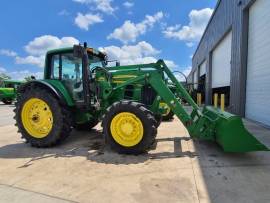 2011 John Deere 7130