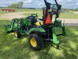 2017 John Deere 1025R