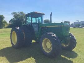 1990 John Deere 4555