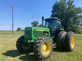 1990 John Deere 4555