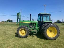 1990 John Deere 4555