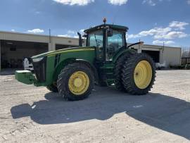 2011 John Deere 8260R