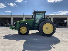 2011 John Deere 8260R