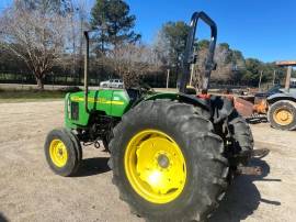 John Deere 5105