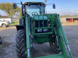 2012 John Deere 7230