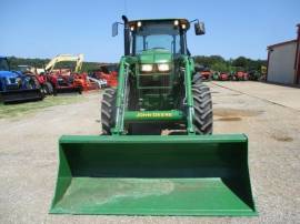 2017 John Deere 6120E