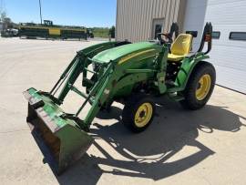 2005 John Deere 3320