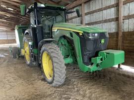 2021 John Deere 8R 230