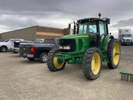 2005 John Deere 7520