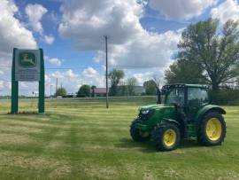 2017 John Deere 6110R