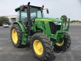 2019 John Deere 6135E