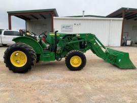 2017 John Deere 5085E