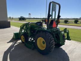 2015 John Deere 3033R