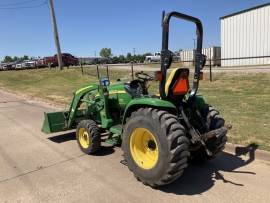 2007 John Deere 3320