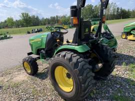 2011 John Deere 2520