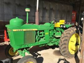 John Deere 3020