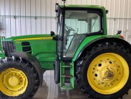 2011 John Deere 7130