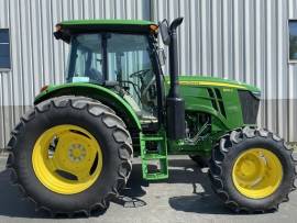 2021 John Deere 6135E