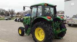 John Deere 6105M