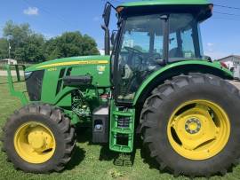 2022 John Deere 6135E