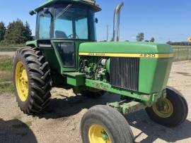 John Deere 4230