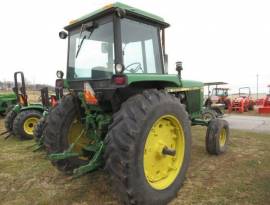 John Deere 4240